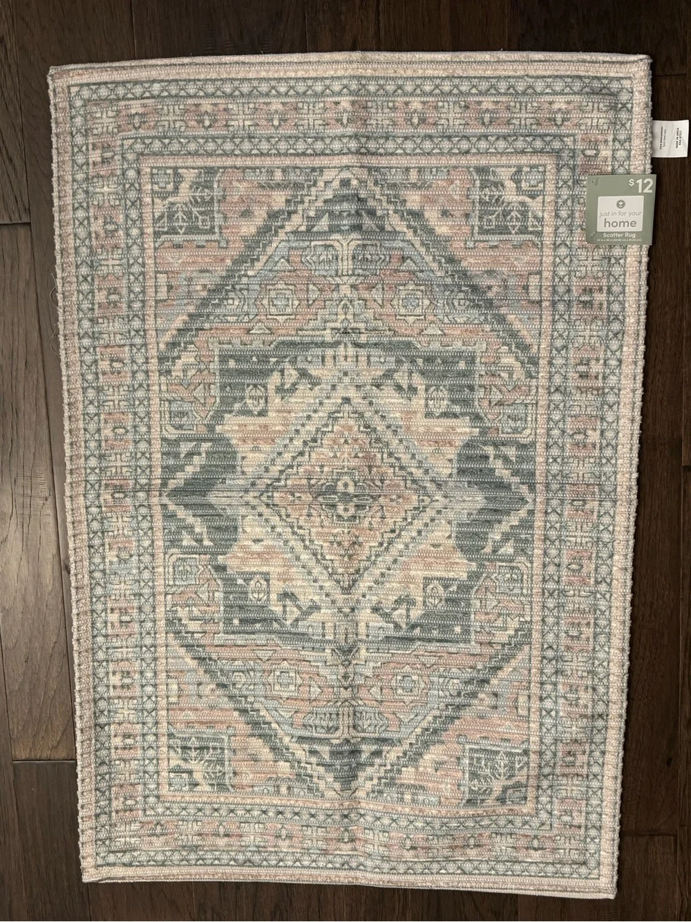 Vintage-Inspired Geometric Area Rug in Sage Green & Blush